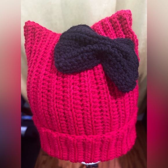 Red hello kitty hat - Picture 2 of 4